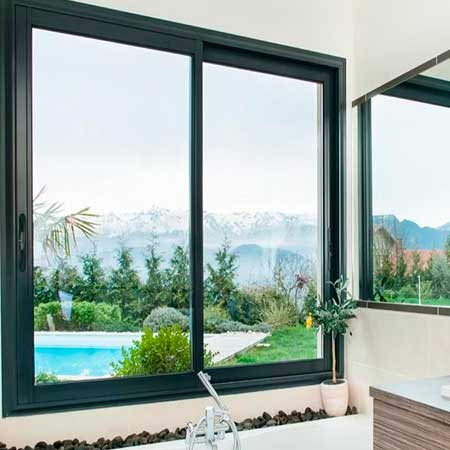 Зеркальное окно